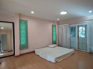 For rent 3 bedrooms house in Bang Kapi, Bangkok