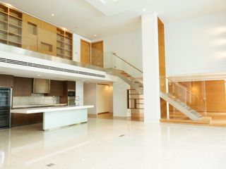 Продажа 4 спальни кондо в Кхлонг Тоеи, Бангкок