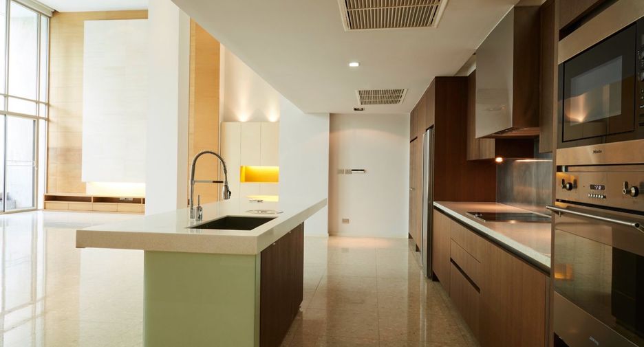 For sale 4 bedrooms condo in Khlong Toei, Bangkok