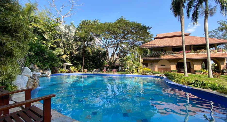 For rent and for sale 6 bedrooms house in San Sai, Chiang Mai