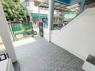 For sale 3 bedrooms townhouse in Huai Khwang, Bangkok