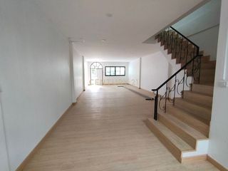 For sale 3 bedrooms townhouse in Huai Khwang, Bangkok