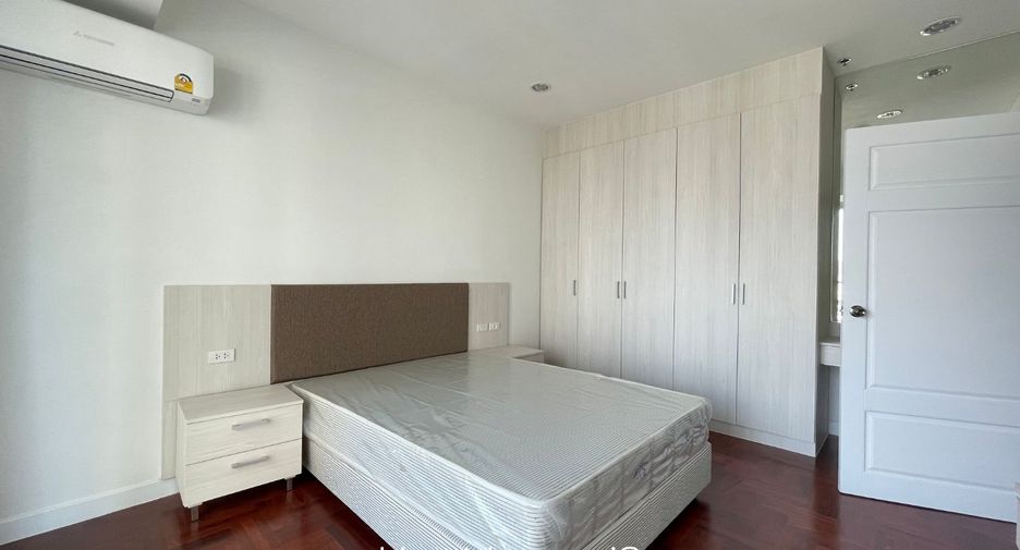 For rent 4 bedrooms apartment in Khlong Toei, Bangkok