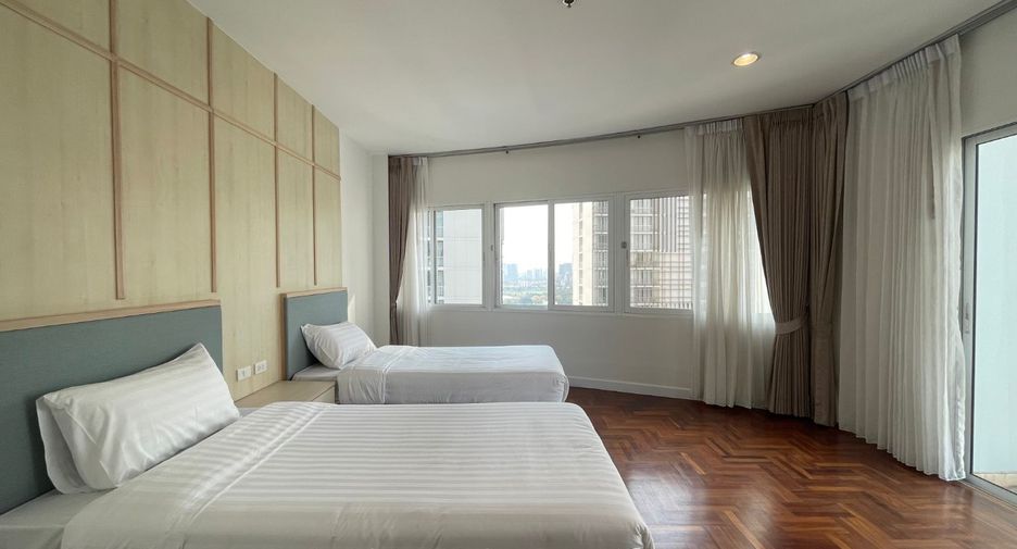 For rent 4 bedrooms apartment in Khlong Toei, Bangkok