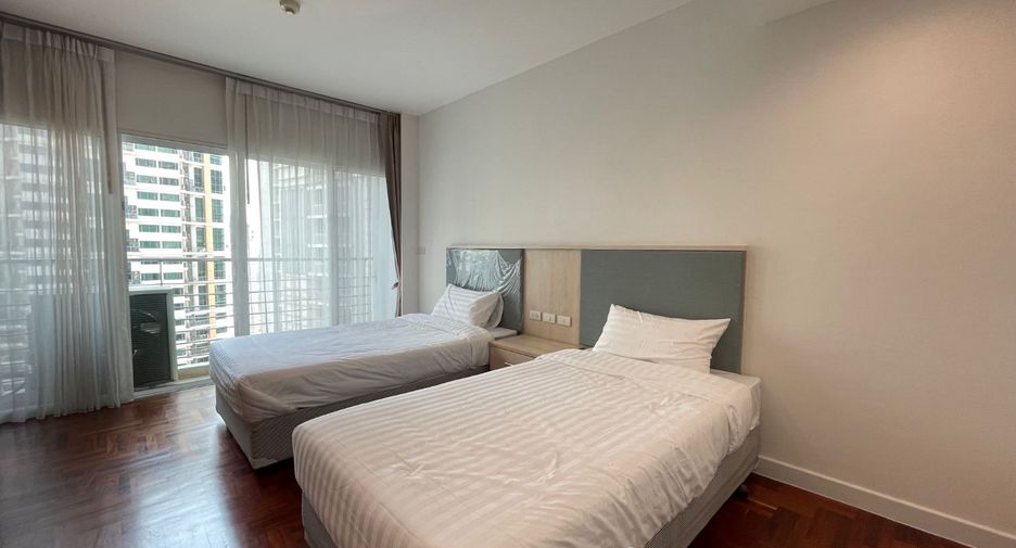 For rent 4 bedrooms apartment in Khlong Toei, Bangkok