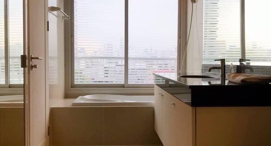 À vendre 2 chambres condo à Watthana, Bangkok
