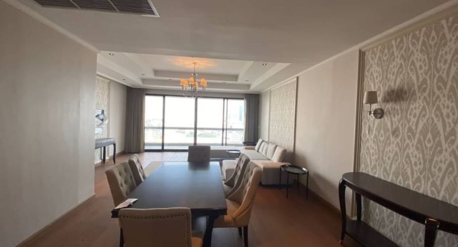 For rent 3 bedrooms condo in Bang Rak, Bangkok
