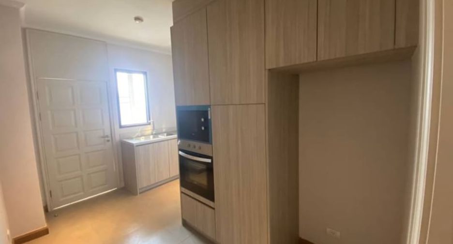 For rent 3 bedrooms condo in Bang Rak, Bangkok