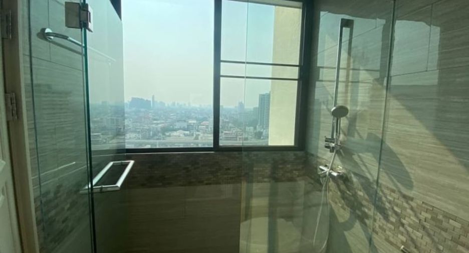For rent 3 bedrooms condo in Bang Rak, Bangkok