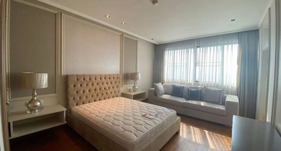 For rent 3 bedrooms condo in Bang Rak, Bangkok