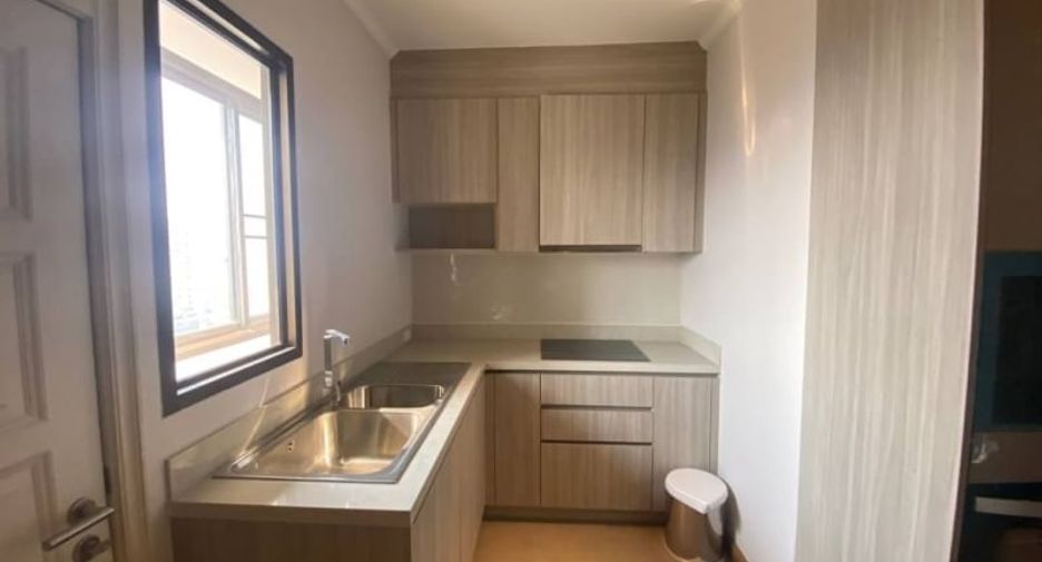 For rent 3 bedrooms condo in Bang Rak, Bangkok