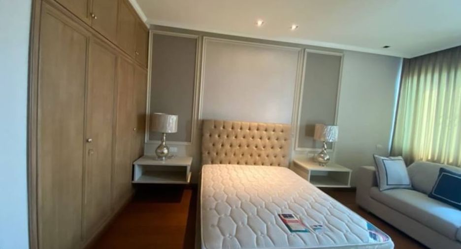 For rent 3 bedrooms condo in Bang Rak, Bangkok
