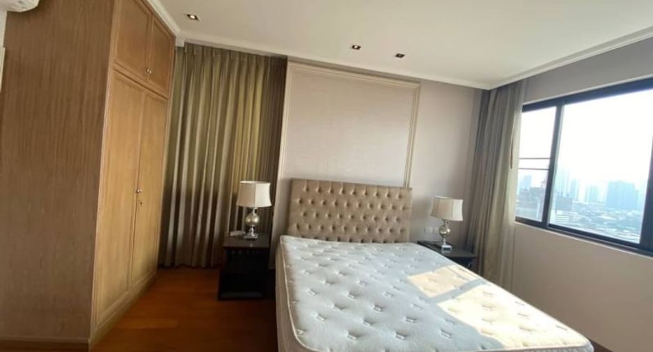 For rent 3 bedrooms condo in Bang Rak, Bangkok