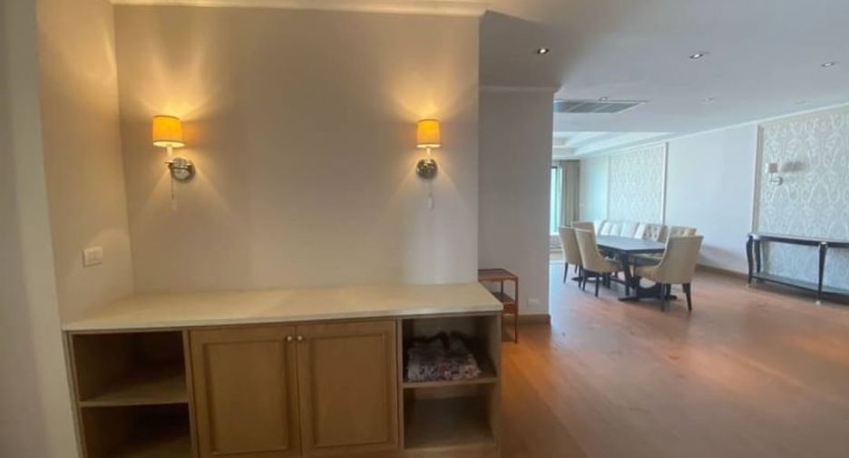 For rent 3 bedrooms condo in Bang Rak, Bangkok