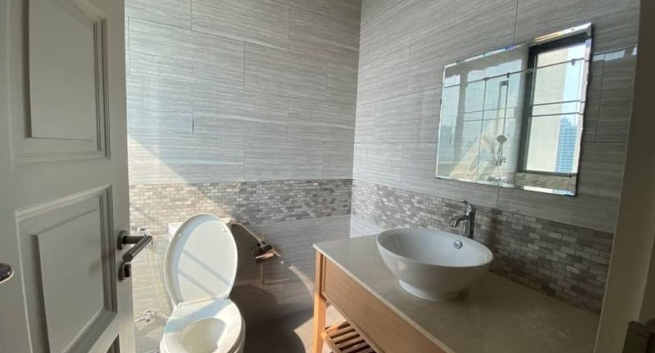 For rent 3 bedrooms condo in Bang Rak, Bangkok