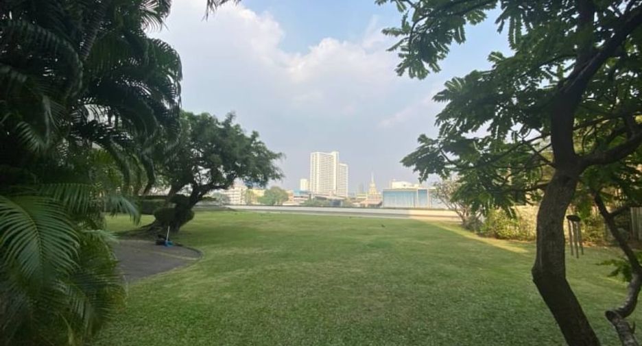 For rent 3 bedrooms condo in Bang Rak, Bangkok