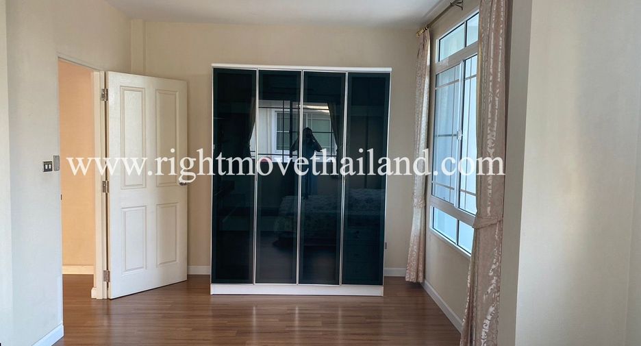 For rent 3 bedrooms house in Phasi Charoen, Bangkok