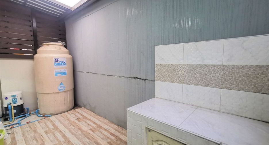 For sale 2 bedrooms townhouse in Lam Luk Ka, Pathum Thani