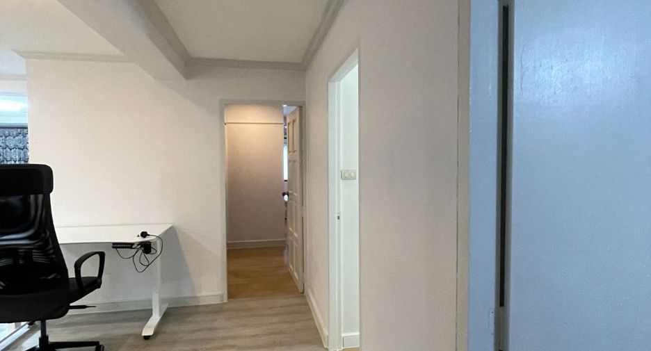 For rent 3 bedrooms apartment in Phaya Thai, Bangkok