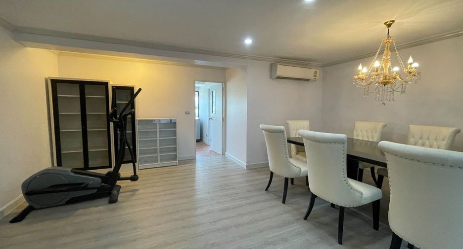 For rent 3 bedrooms apartment in Phaya Thai, Bangkok