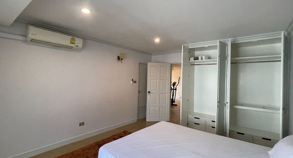 For rent 3 bedrooms apartment in Phaya Thai, Bangkok