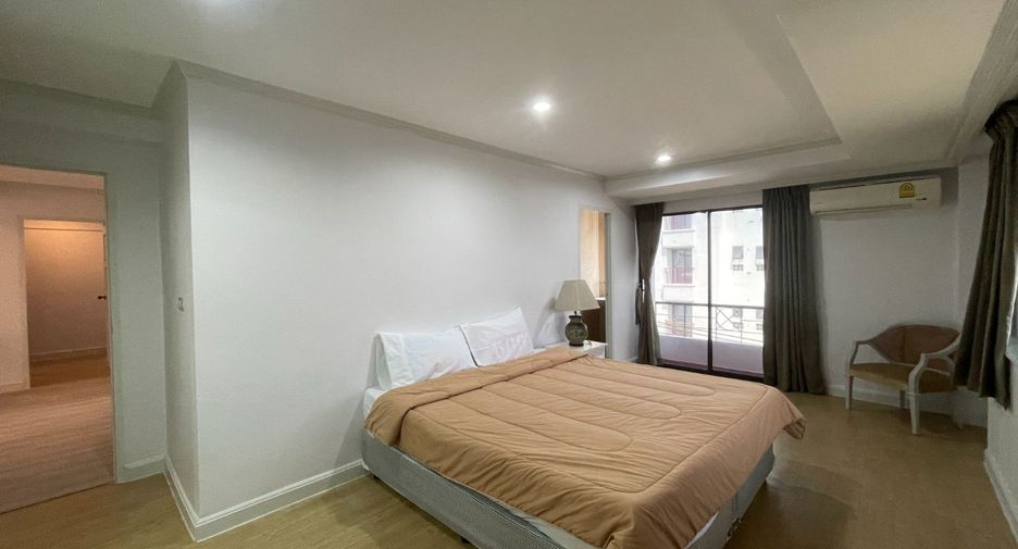 For rent 3 bedrooms apartment in Phaya Thai, Bangkok