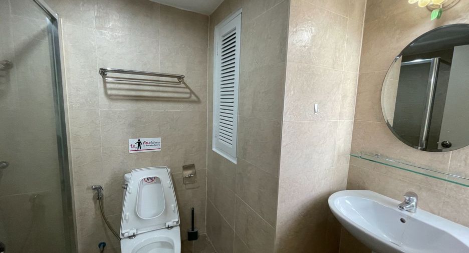 For rent 3 bedrooms apartment in Phaya Thai, Bangkok