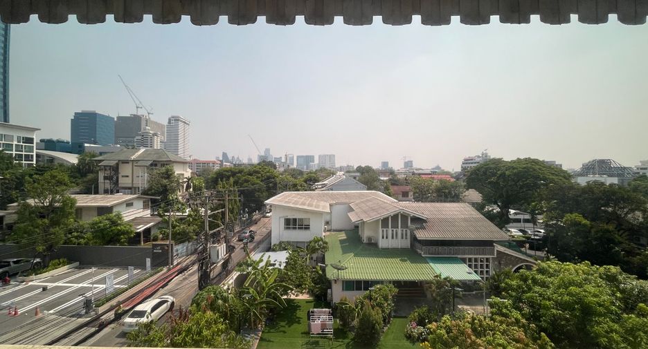 For rent 3 bedrooms apartment in Phaya Thai, Bangkok