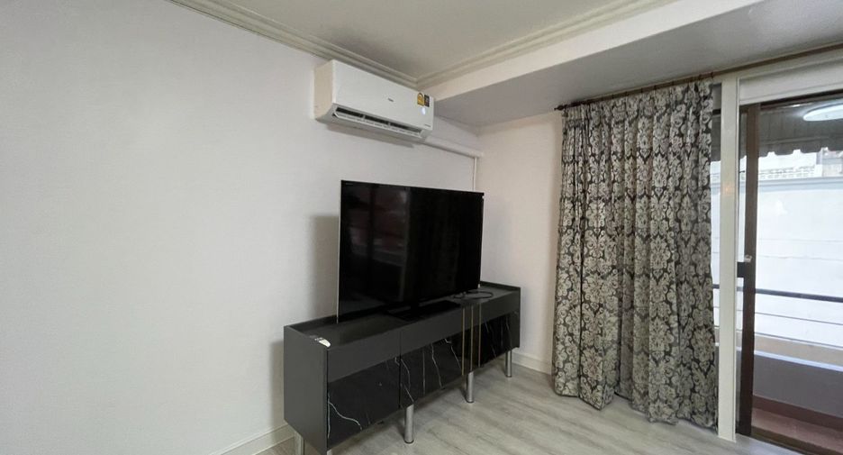 For rent 3 bedrooms apartment in Phaya Thai, Bangkok