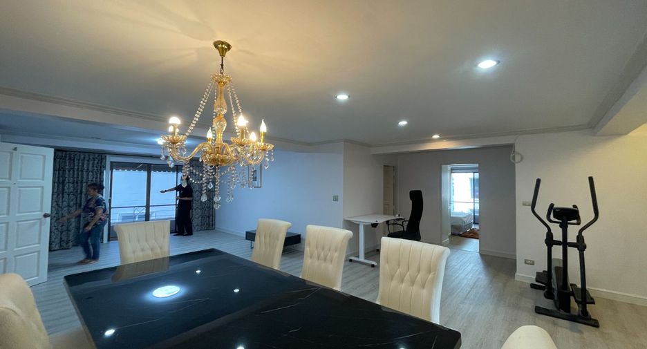 For rent 3 bedrooms apartment in Phaya Thai, Bangkok