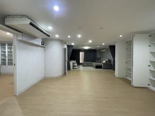 Apartamento en alquiler de 3 habitaciones en Phaya Thai, Bangkok