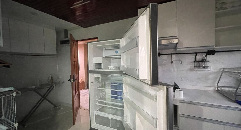 For rent 3 bedrooms apartment in Phaya Thai, Bangkok