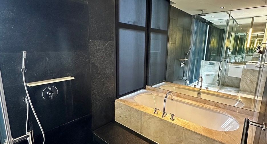 For rent 3 bedrooms condo in Sathon, Bangkok