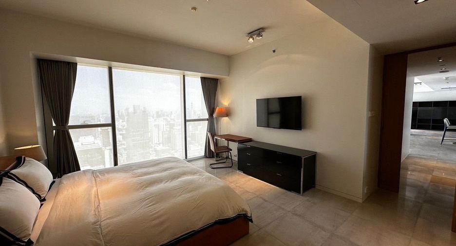 For rent 3 bedrooms condo in Sathon, Bangkok