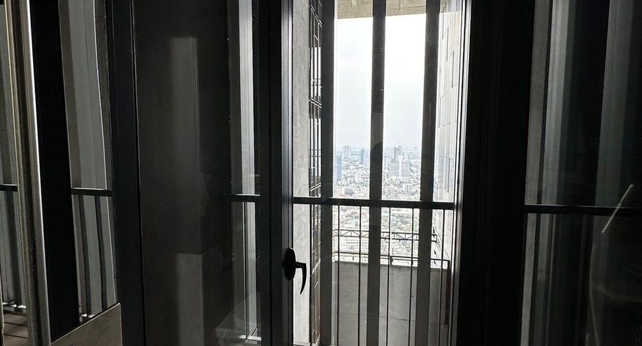 For rent 3 bedrooms condo in Sathon, Bangkok
