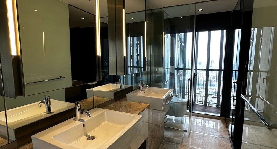 For rent 3 bedrooms condo in Sathon, Bangkok