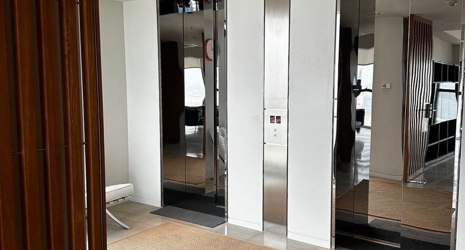 For rent 3 bedrooms condo in Sathon, Bangkok