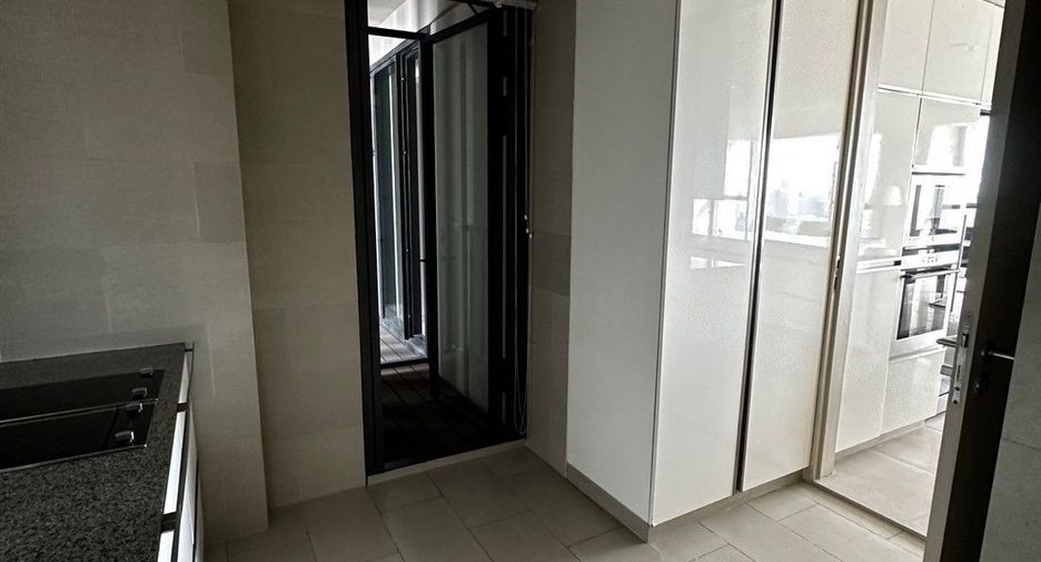 For rent 3 bedrooms condo in Sathon, Bangkok