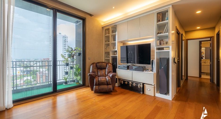 For sale 2 bedrooms condo in Watthana, Bangkok