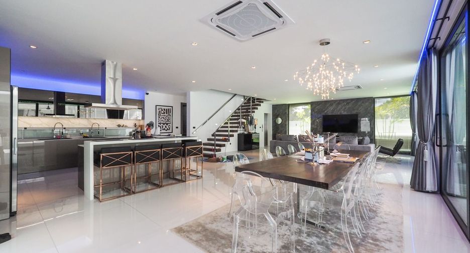 For sale 4 bedrooms villa in Bang Lamung, Chonburi
