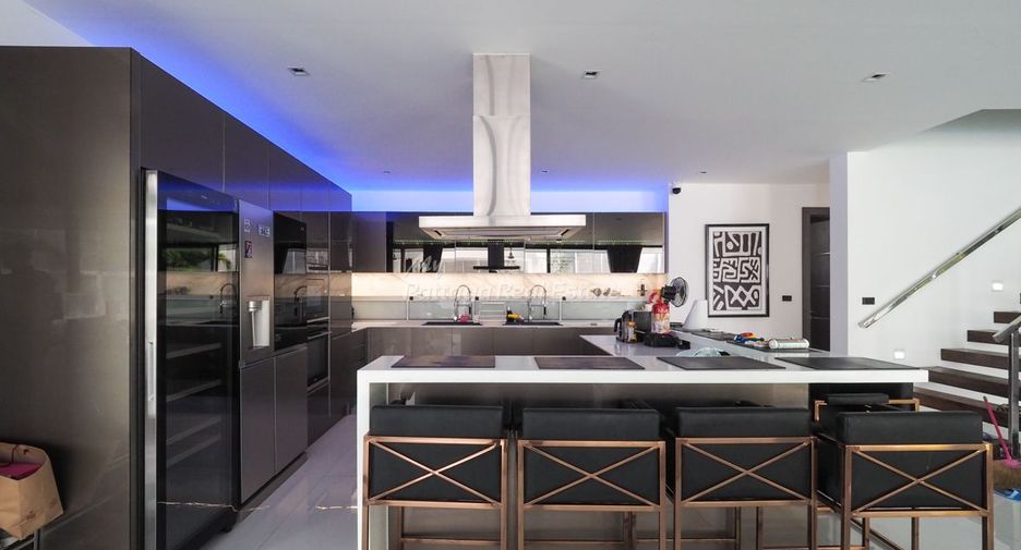 For sale 4 bedrooms villa in Bang Lamung, Chonburi