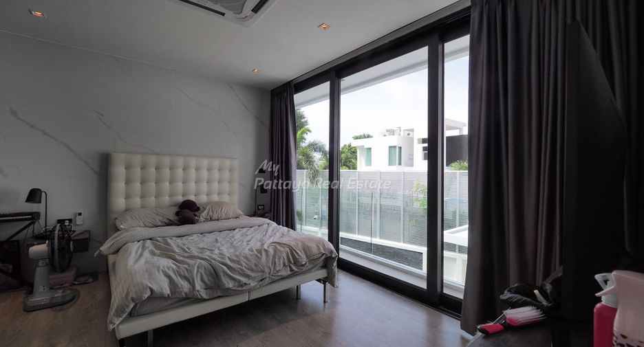 For sale 4 bedrooms villa in Bang Lamung, Chonburi