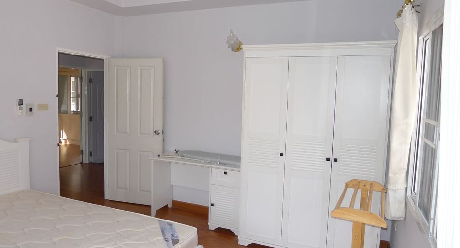 For rent and for sale 4 bedrooms house in Bang Bua Thong, Nonthaburi