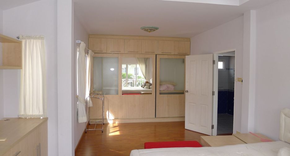 For rent and for sale 4 bedrooms house in Bang Bua Thong, Nonthaburi