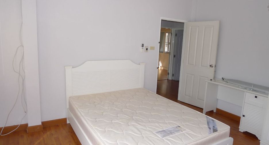 For rent and for sale 4 bedrooms house in Bang Bua Thong, Nonthaburi