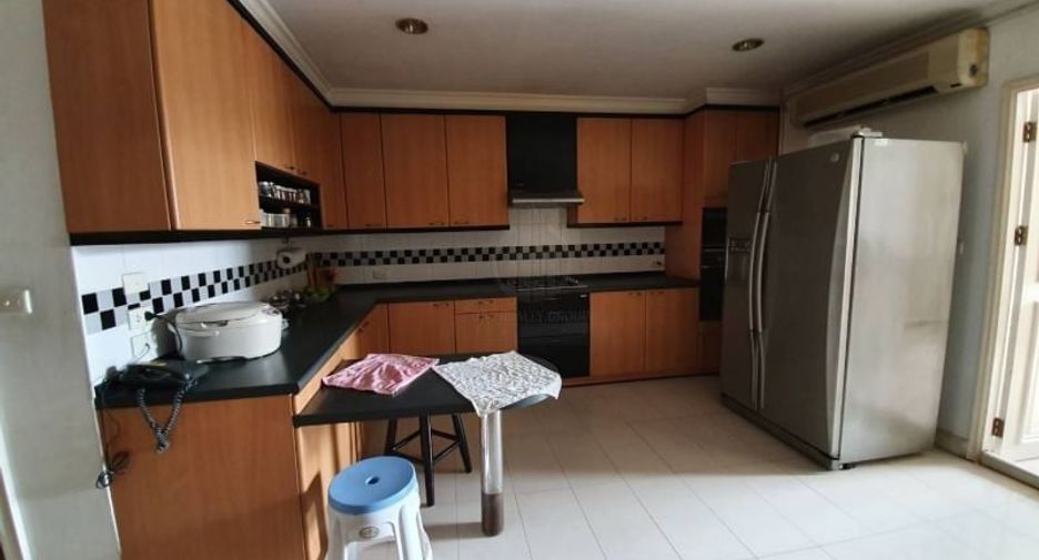 For sale 3 bed condo in Watthana, Bangkok