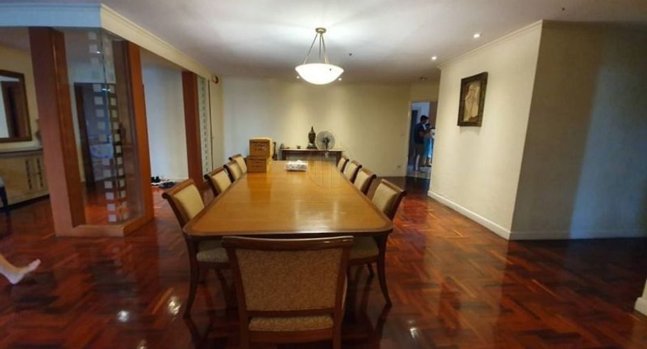 For sale 3 bed condo in Watthana, Bangkok