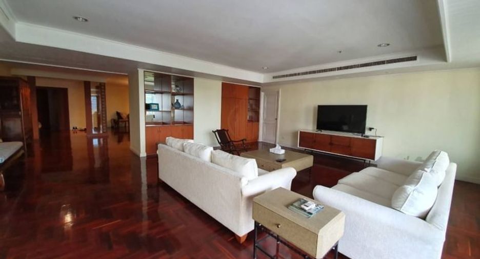 For sale 3 bed condo in Watthana, Bangkok