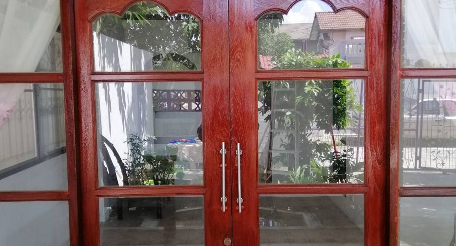 For rent 2 bedrooms house in Saphan Sung, Bangkok