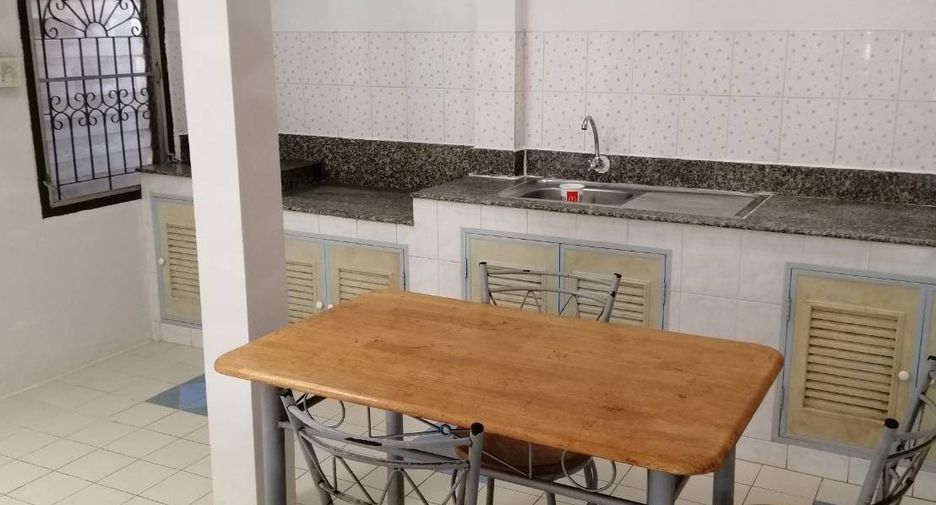 For rent 2 bedrooms house in Saphan Sung, Bangkok